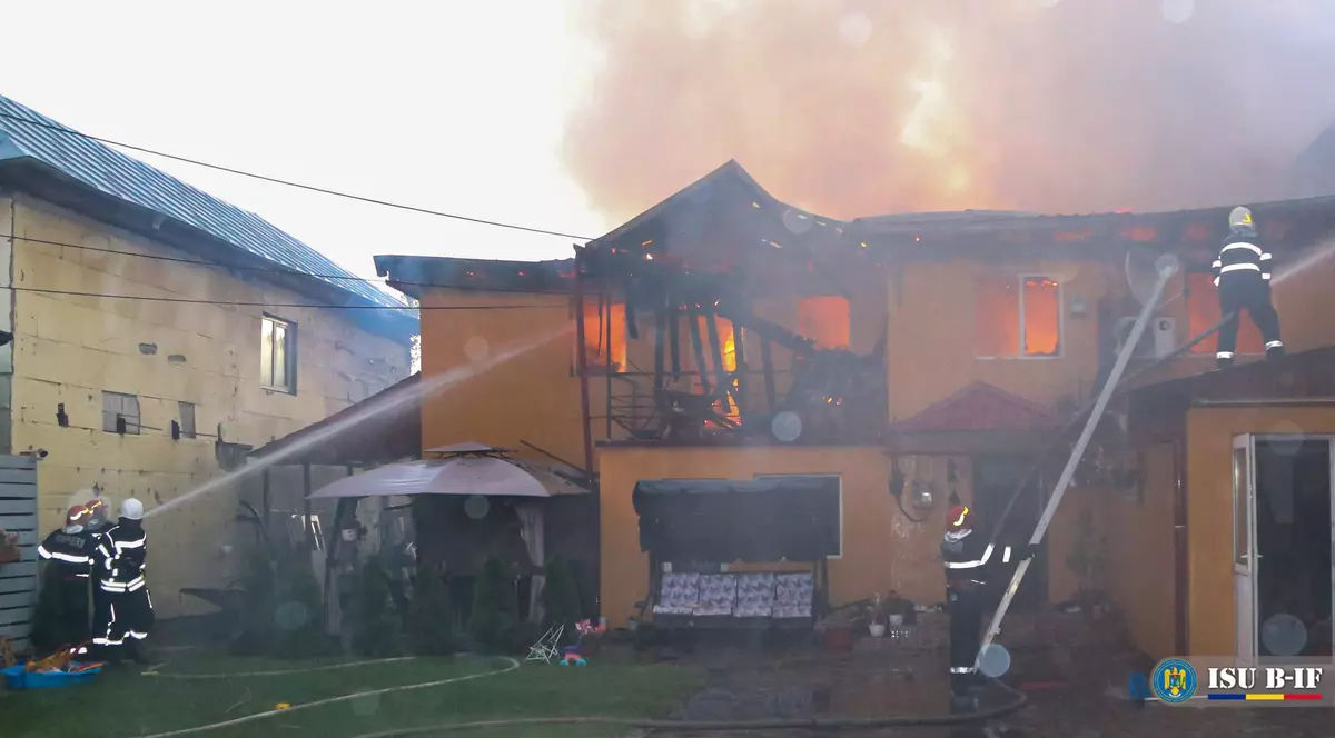 Incendiu devastator în sectorul 1 al Capitalei. Două case au fost afectate, localnicii evacuați