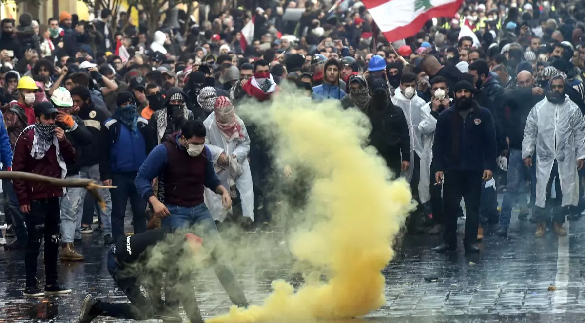 Tragedia din Beirut a lovit o țară în pragul colapsului, afectată de corupție și sărăcie: “În curând libanezii nu își vor mai permite să mănânce pâine”