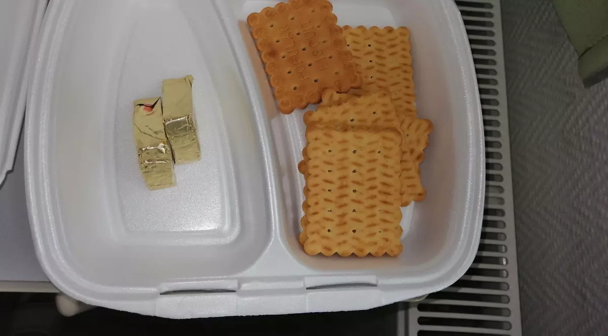 Cum arată mâncarea primită de pacienții de la un spital din Sibiu. Reacția spitalului: “Imaginile sunt incomplete”