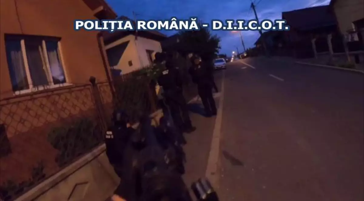 Fost comisar la Crimă Organizată, reținut pentru șantaj. Cum acționa grupul infracțional pe care îl conducea