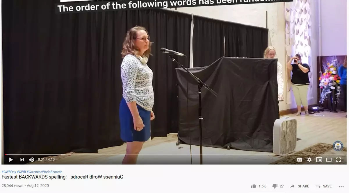 VIDEO | Record mondial. A reușit să rostească invers 56 de cuvinte într-un minut