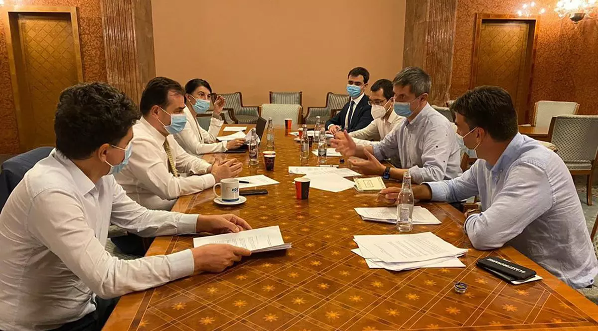 PNL și USR-PLUS au bătut palma pentru alegerile din București. Cum s-au împărțit cele șase primării de sector