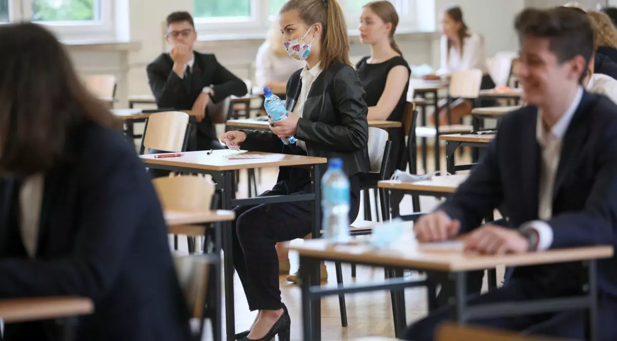 Planurile-cadru pentru liceu, lansate în dezbatere publică de Ministerul Educației