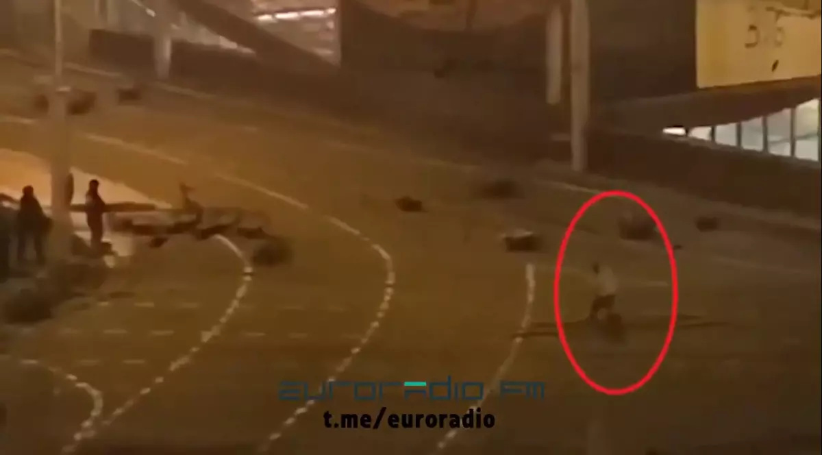 VIDEO Momentul în care este împușcat primul protestatar mort în confruntările cu poliția din 10 august, din Belarus