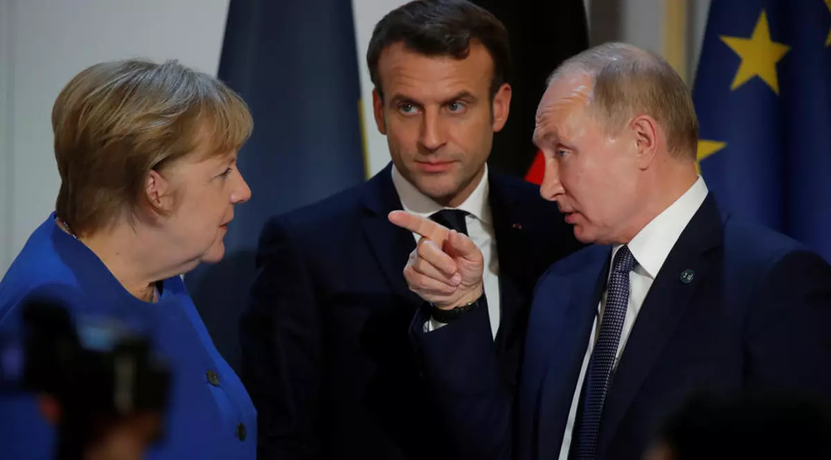 Vladimir Putin îi avertizează pe Angela Merkel şi Emmanuel Macron: „Este inacceptabil amestecul în problemele din Belarus”