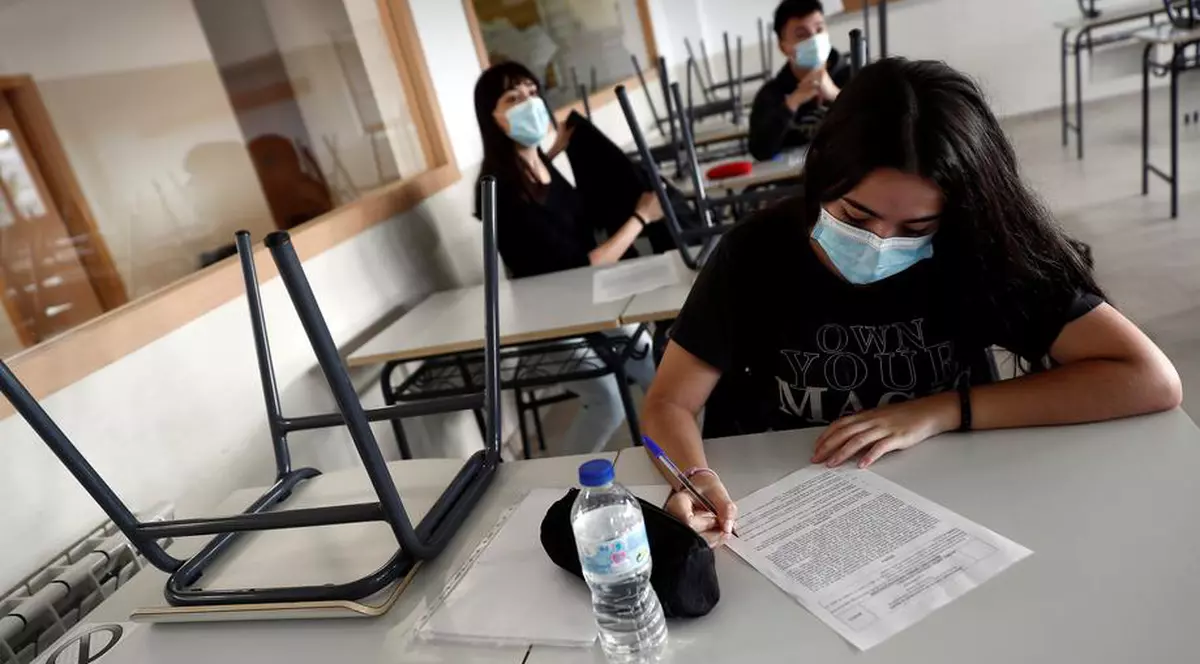 În Spania, părinții care nu își duc copiii la școală riscă închisoarea sau pierderea drepturilor tutelare. Explicațiile unui magistrat