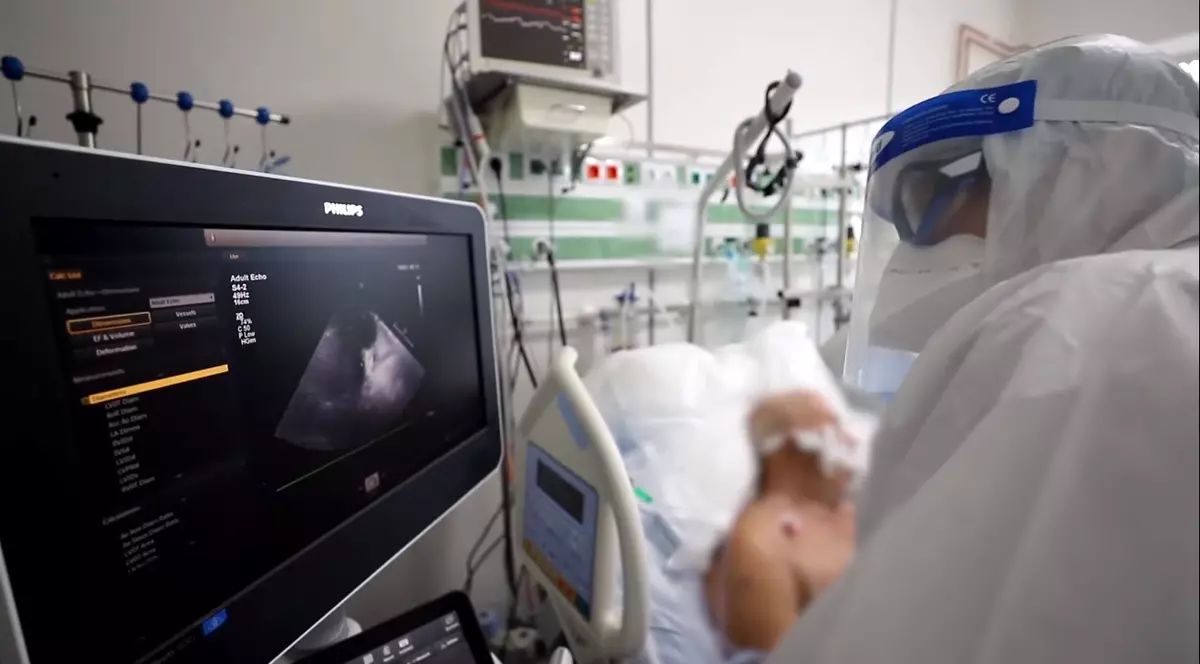 VIDEO | Imagini cu un puternic impact emoțional din secția ATI a Spitalului Militar ROL2. “Mă auzi? Îți ajunge aerul?”