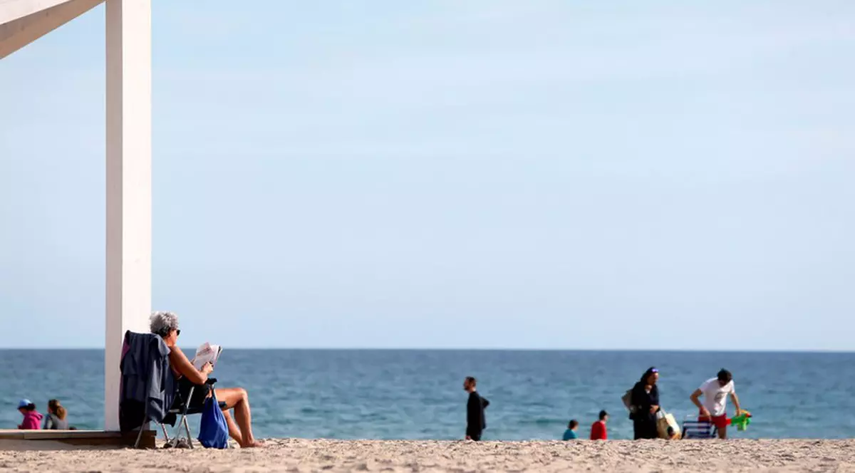 Gestul făcut de un cerșetor român din Spania după ce a găsit o borsetă cu bani pe plajă