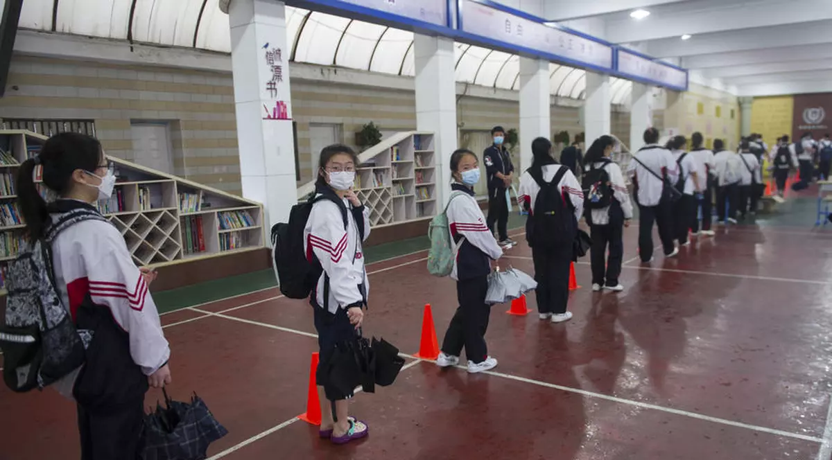 Școlile din Wuhan, punctul de pornire al pandemiei, se redeschid de marți. Regulile pentru revenirea la curusuri a elevilor chinezi