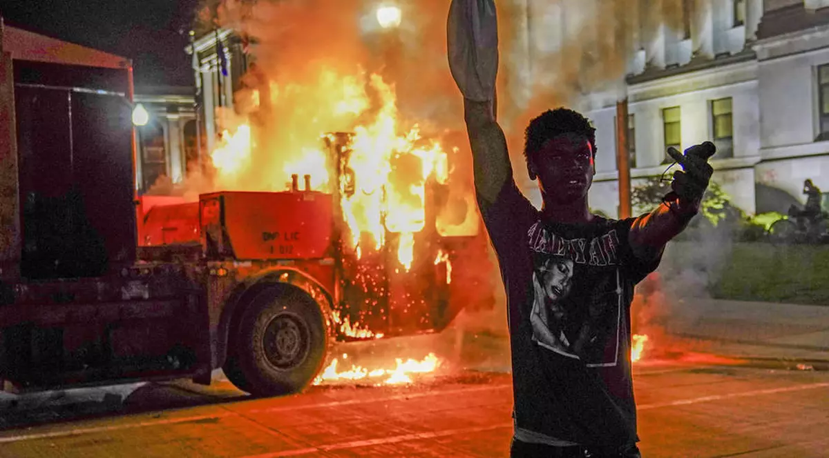 Noi manifestări antirasism la Wisconsin, după ce un afro-american a fost împușcat de poliție