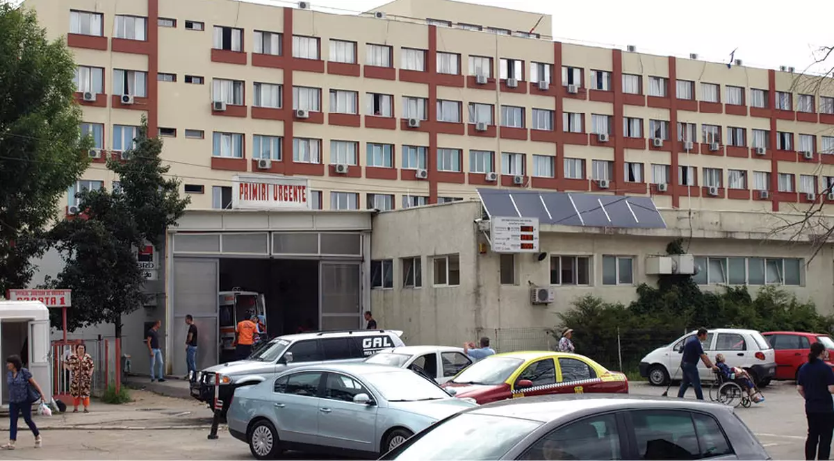 Mită de 70.000 de euro ascunsă în fețe de pernă de o șefă din Spitalul de Urgență Ploiești. A primit închisoare cu suspendare