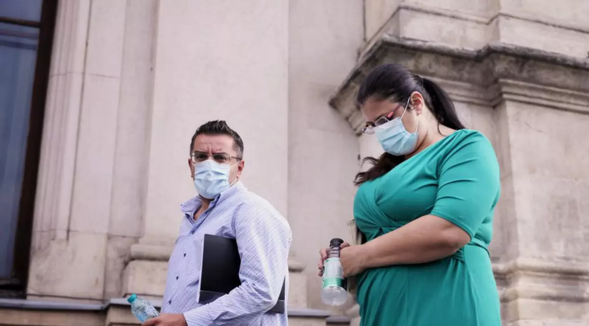 Flori Dinu (dreapta), directoarea generală, alături de soțul ei