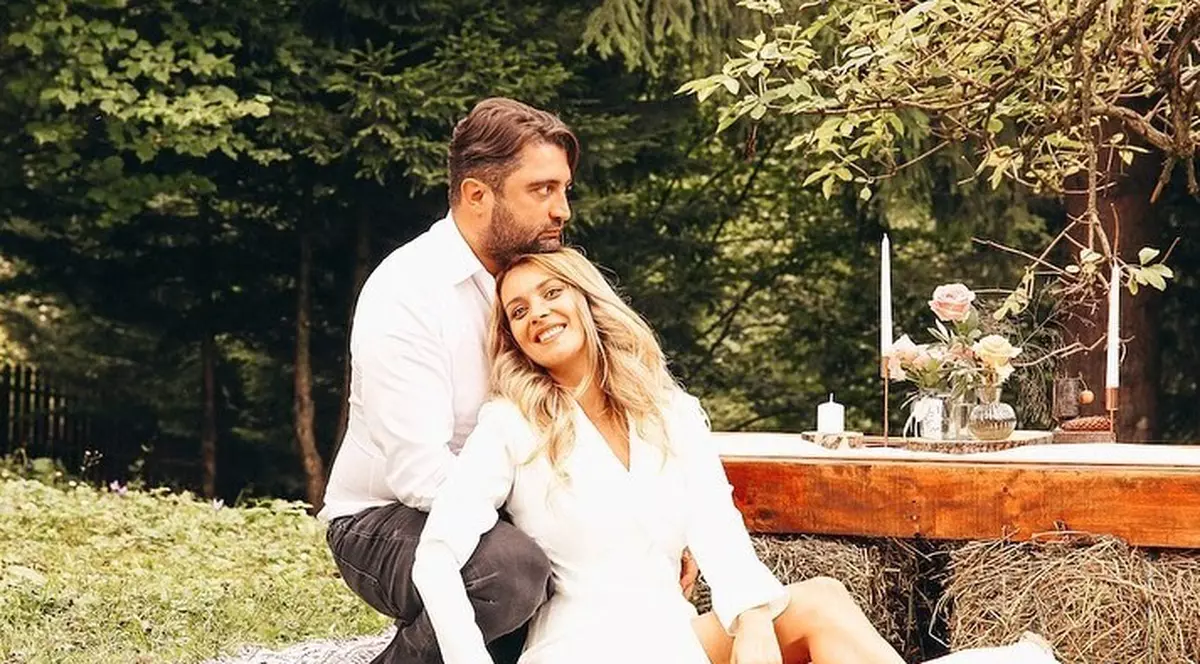 Diana Dumitrescu și soțul ei au aniversat 2 ani de căsnicie. „Sunt tare bucuroasă să port din nou rochia în care am spus DA!”