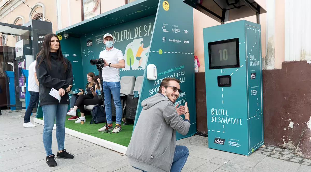 ”Biletul de sănătate”. Prima stație sport smart din țară, unde mergi gratis cu autobuzul dacă faci 20 de genuflexiuni