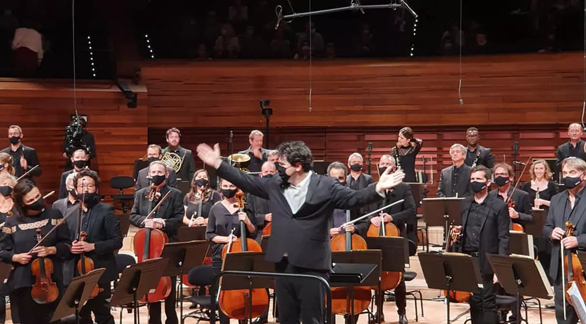 Cristian Măcelaru a dirijat pentru prima oară Orchestra Națională a Franței. Primire măgulitoare: “Bine ați venit, Maestro”