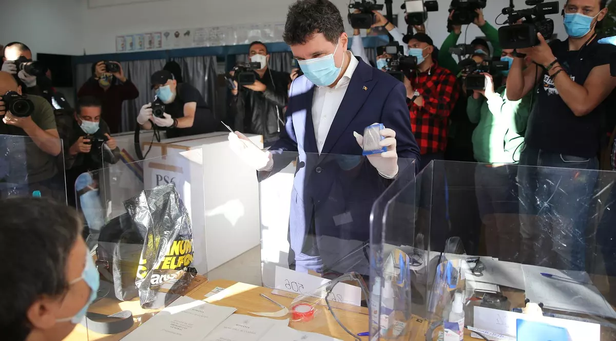 PSD a sesizat Poliţia după declaraţiile lui Nicuşor Dan. Ce riscă acesta