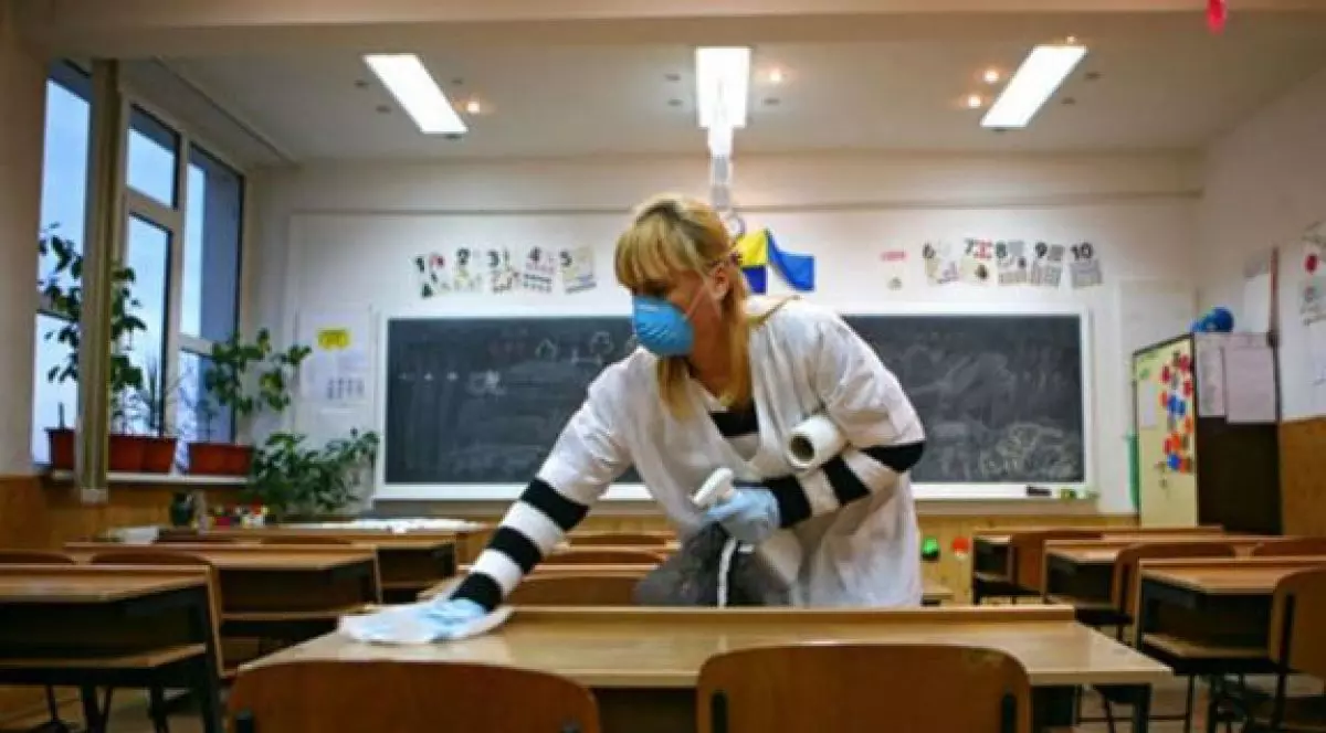 125 de profesori din Republica Moldova, infectați cu COVID. Școlile au fost redeschise în urmă cu două zile cu mai puține cadre didactice