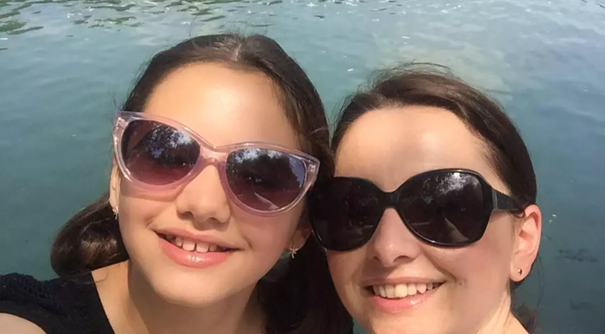 [Excelență la 14 ani] Ana-Maria Buruiană, mica scriitoare care va ajunge mare, crede că cel mai important în viață e să contribui la fericirea celorlalți (publicitate)