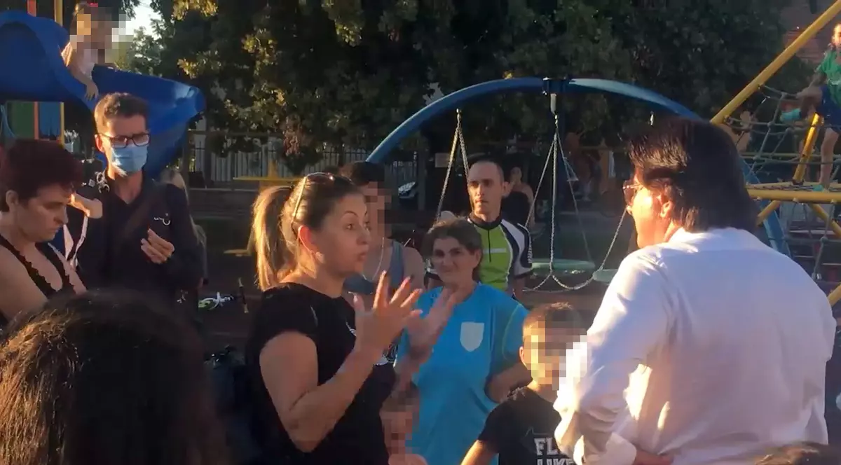 VIDEO | Primarul Timișoarei, Nicolae Robu, izbucnire nervoasă, la o întâlnire electorală: „Mergeți la USR, acolo e locul dumneavoastră, nu să îmi reproșați mie”