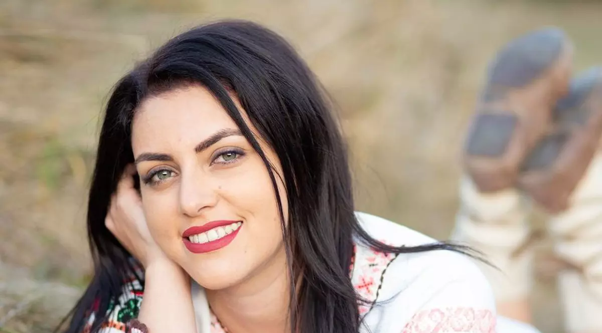 O cântăreață de muzică populară și-a pierdut viața într-un accident rutier, în Suceava. Șoferul a adormit la volan