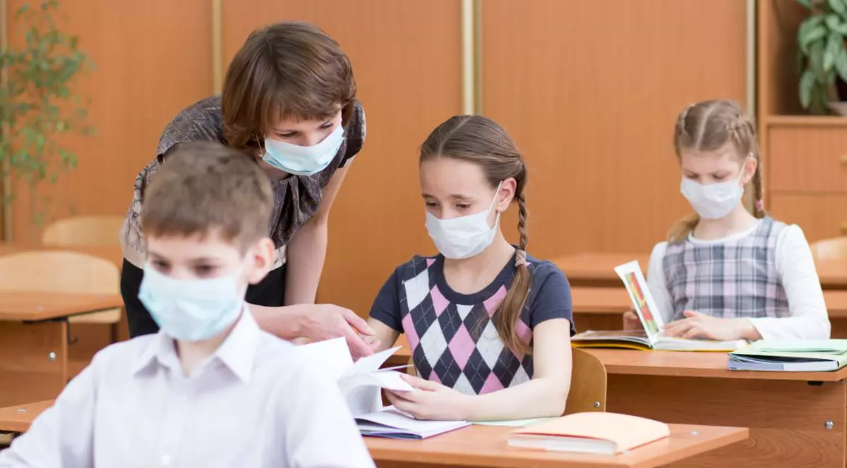 Date noi. Cât de îngrijorați să fie părinții la redeschiderea școlii? Cum se manifestă şi cât de gravă poate fi infecţia cu noul coronavirus la copii