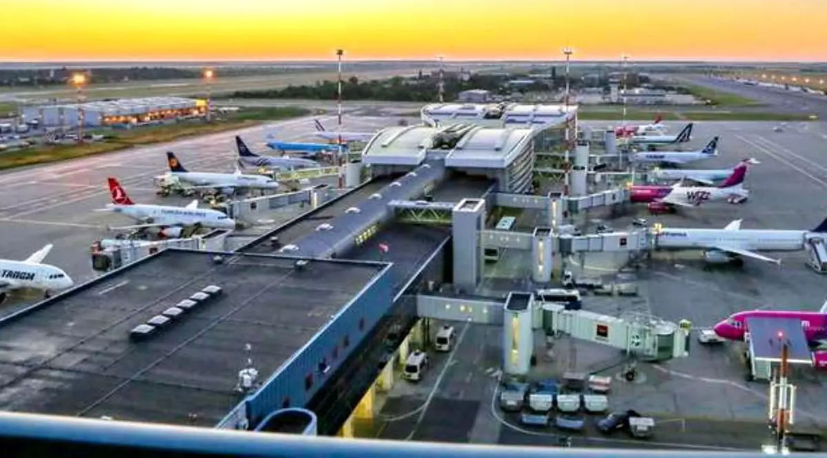 VIDEO Țepe pe aeroportul Otopeni! Români din străinătate acuză o firmă de închirieri de mașini că au fost escrocați de mii de euro