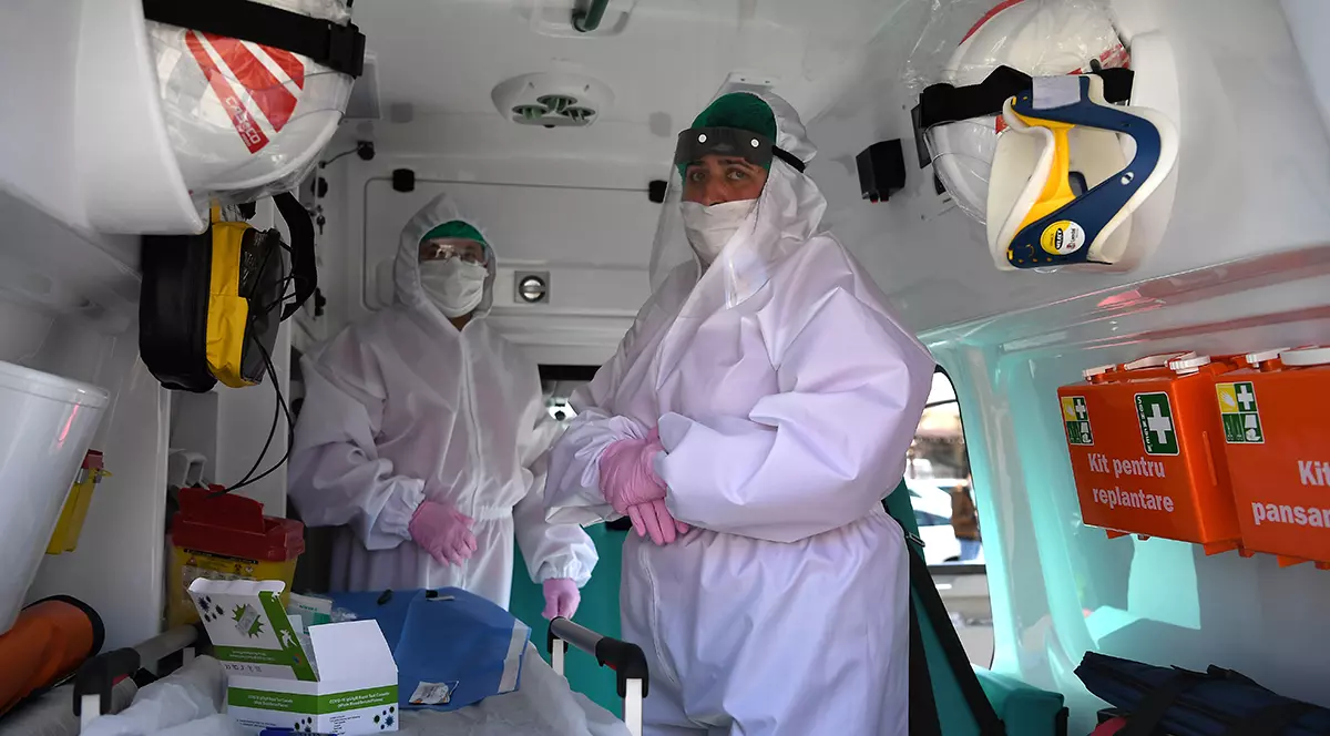 Explozie de cazuri COVID în România: 1.767 de noi bolnavi depistați în ultimele 24 de ore, cifră fără precedent de la debutul pandemiei