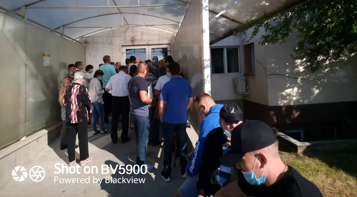 Înghesuială mare la ambulatoriul Spitalului Județean Ploiești. Directorul medical dă vina pe pacienți: ”Oamenii nu ascultă”