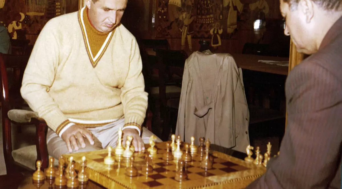 O masă de șah din fosta colecție a lui Nicolae Ceaușescu este scoasă la licitație. Care este prețul de pornire