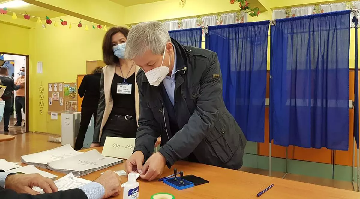 Dacian Cioloş, după ce a ieşit de la vot: "Degeaba ieşim în stradă atunci când nu avem ocazia să acţionăm direct, acum e momentul să o facem"
