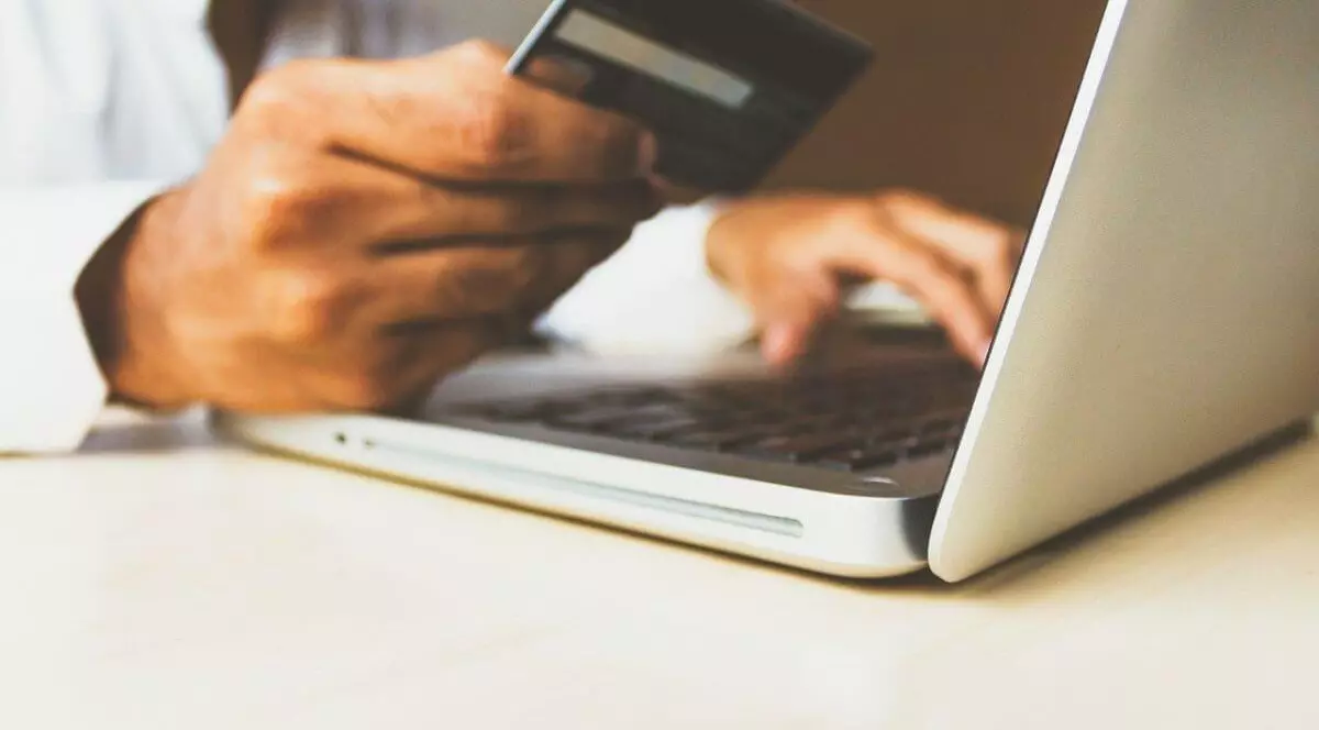 Codul CVV al cardului bancar pentru cumpărături online (Foto: Pixabay)