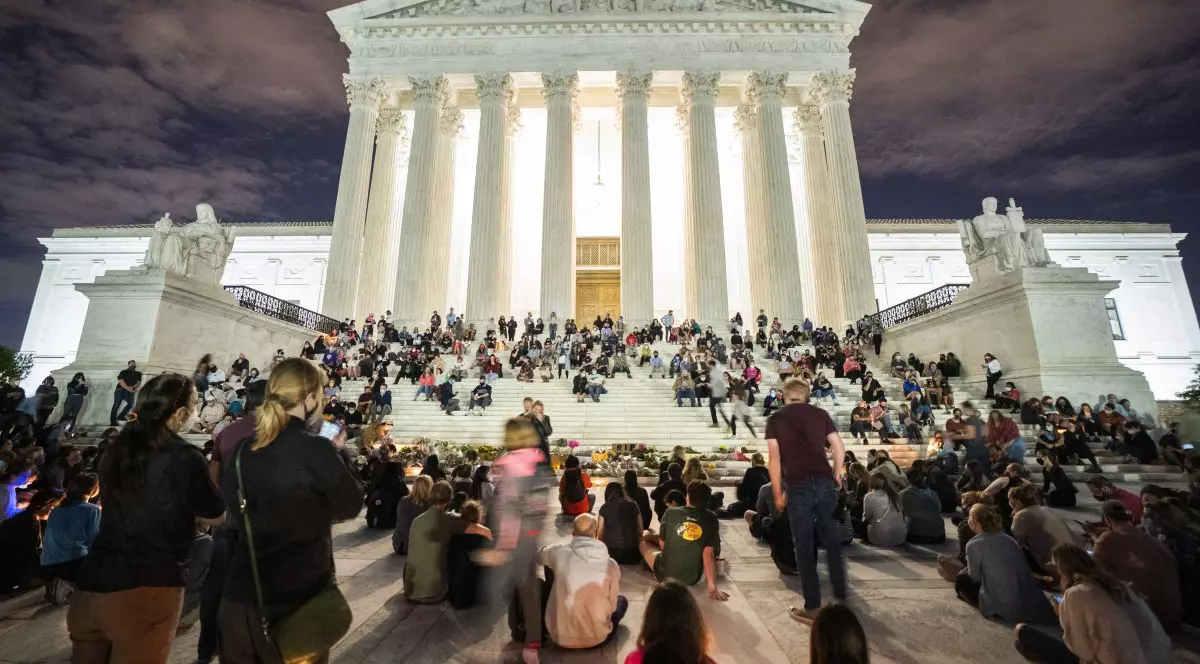 Lupta pentru Curtea Supremă aprinde campania electorală în SUA: moartea judecătoarei Ginsburg îi dă lui Trump șansa de a remodela țara pentru următoarele generații