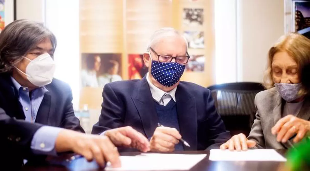 Chuck Feeney, miliardarul care vrea să moară sărac, și-a donat oficial toată averea