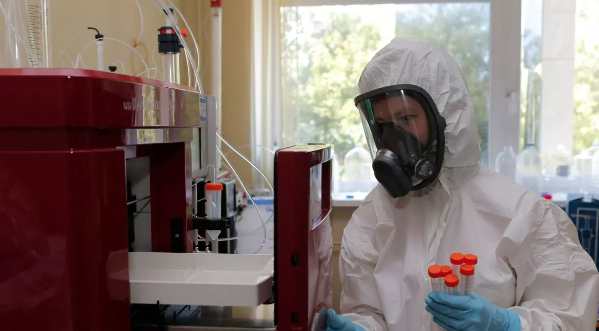 Medicii din Rusia se tem de ”vaccinul lui Putin”. Serul anti-COVID promovat de liderul de la Kremlin, primul din lume care ar putea ajunge pe piață, ”nu prezintă încredere”