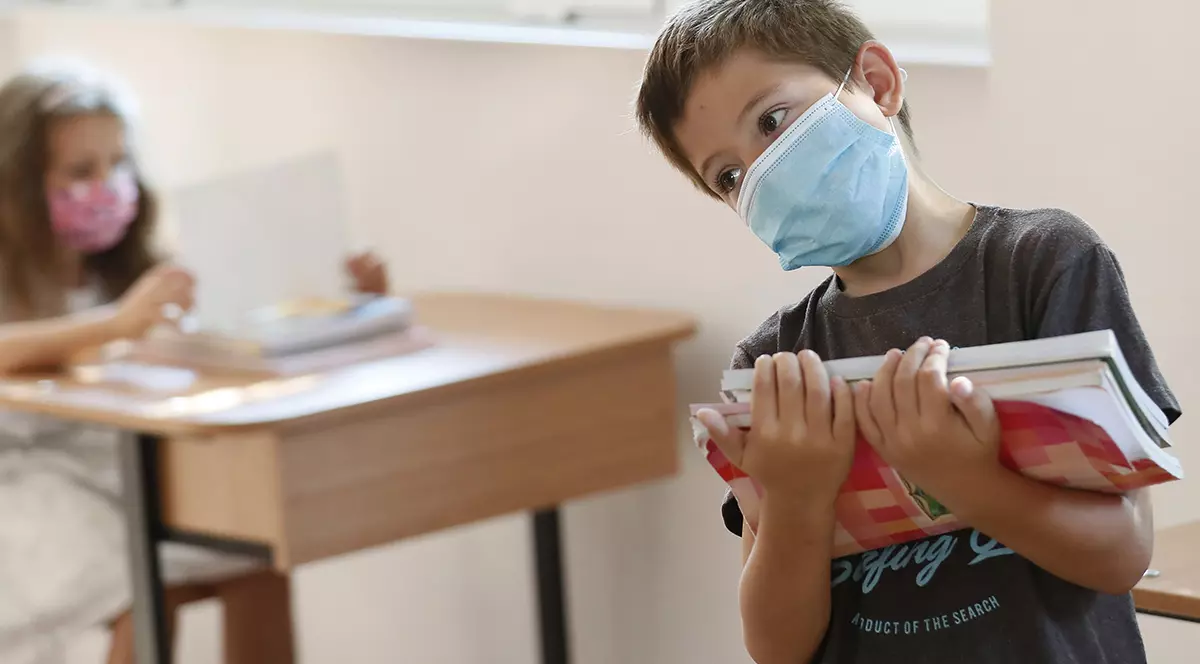 Este o erată de țară, de vreme ce manualele copiilor arată ca niște gunoaie