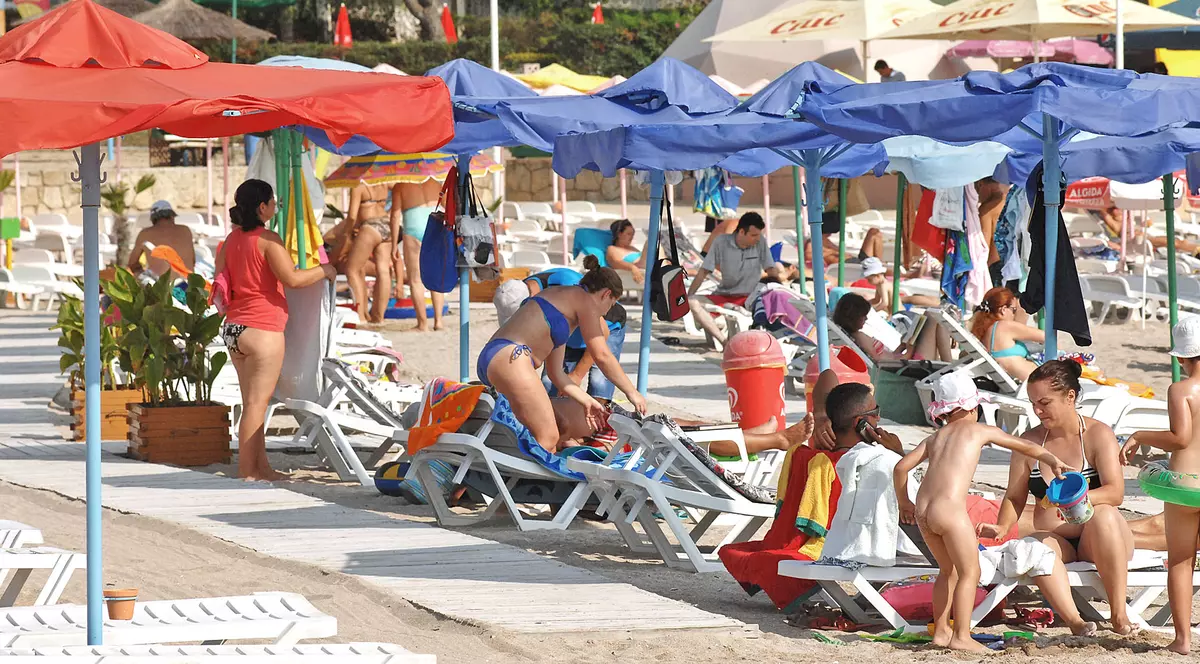 Turiștii care ratează sejurul pe litoralul românesc din cauza COVID-19 își pot recupera banii