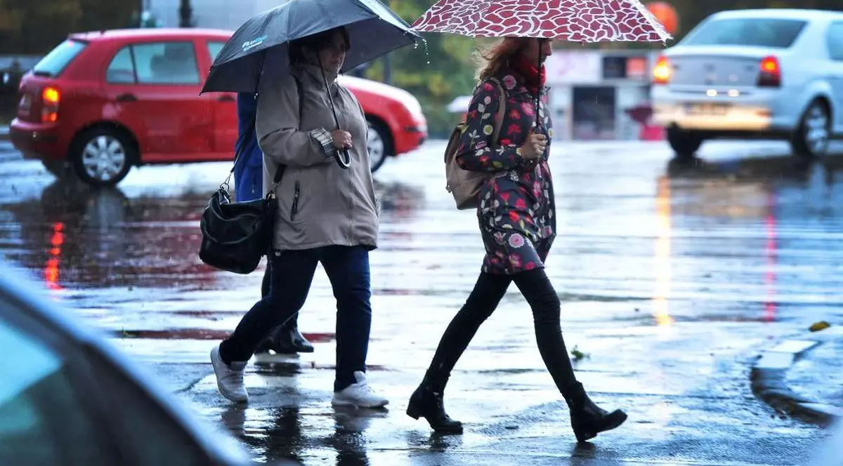 VIDEO Cod portocaliu și cod galben de ploi torențiale, grindină și vijelii până vineri noapte. Harta zonelor vizate