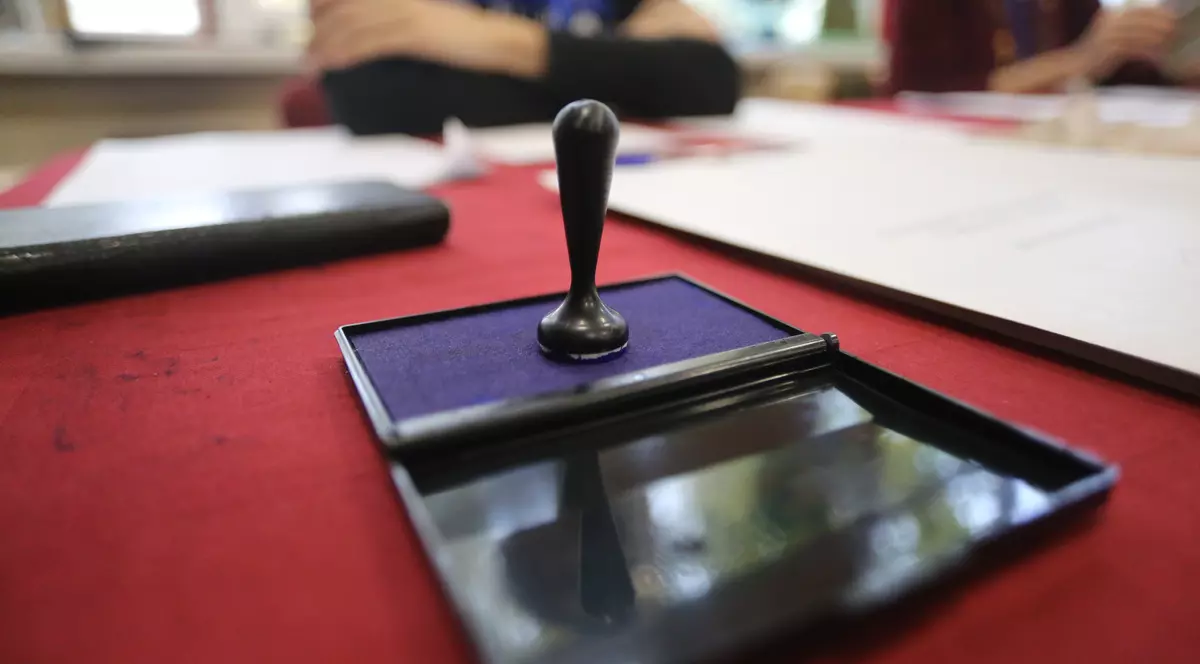 Un bărbat din Olt a votat cu buletinul concubinei, apoi s-a prezentat la o altă secție de votare. Ce a urmat