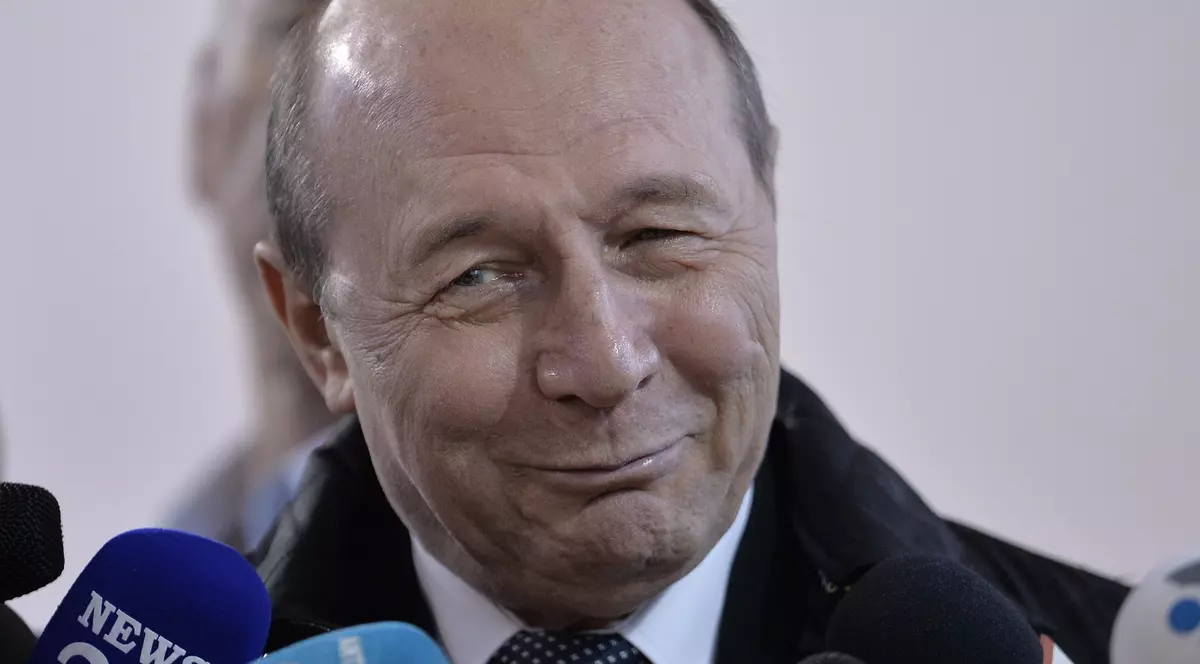 Traian Băsescu îi îndeamnă pe bucureșteni să vină la vot: ”E condiția obligatorie, dacă vor să aibă un primar bun ca mine”