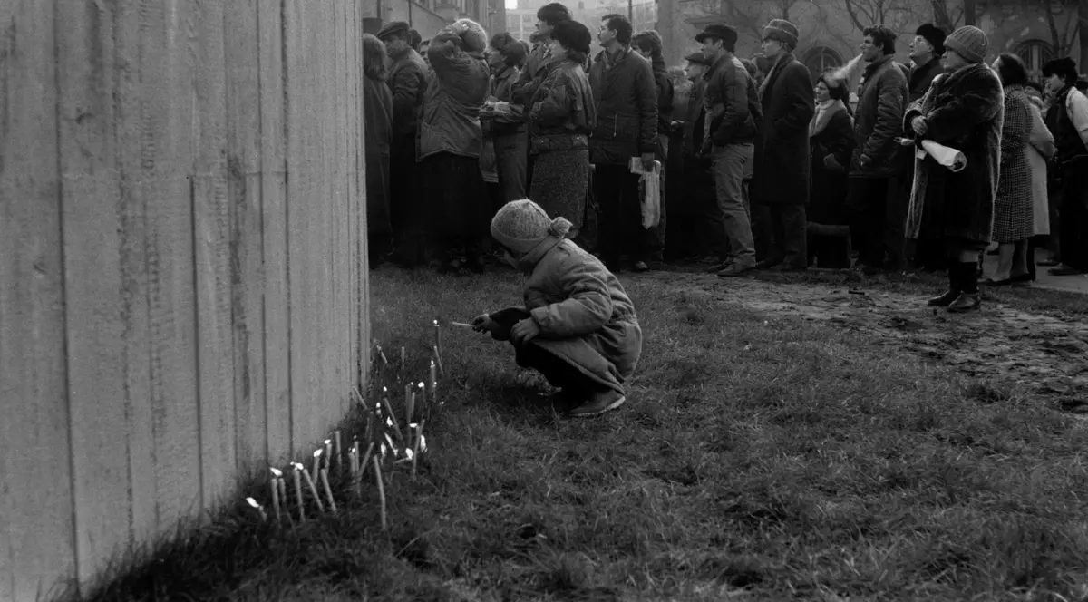 Impresii la cald, după primele ore de vot în București și în restul țării. La Revoluție s-a murit cumva pentru marketing și PR?