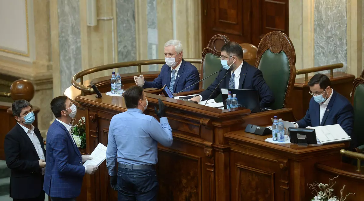 Parlamentul a votat creșterea pensiilor cu 40%. Rectificarea bugetară, adoptată