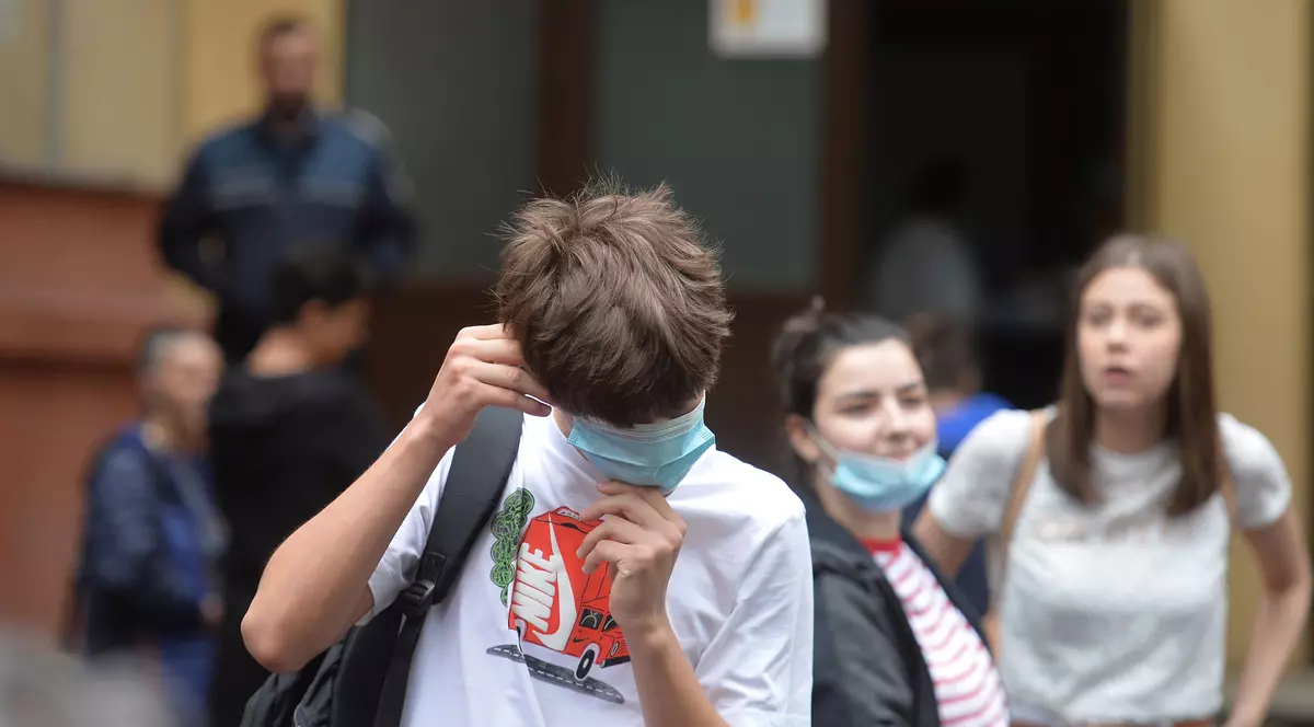 Numărul elevilor care încep școala în scenariul roșu a crescut de aproape 10 ori în ultima săptămână