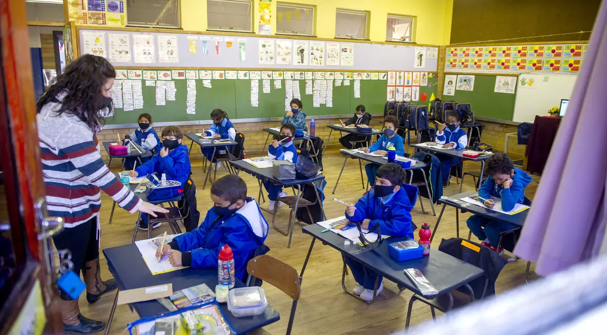 Ministrul Educației a explicat în ce condiții pot mânca elevii pachetul de acasă FOTO: Hepta