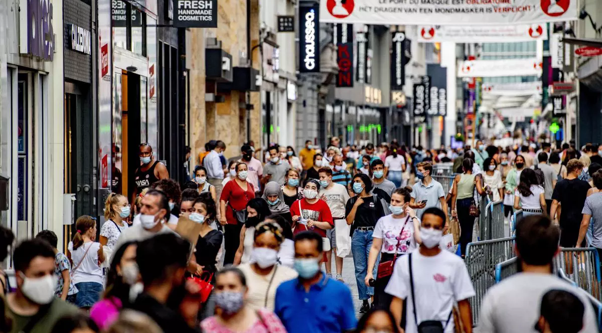 Țări europene lăudate după ce au ținut virusul sub control se chinuie, acum, în fața exploziei celui de-al doilea val. Ce s-a întâmplat?