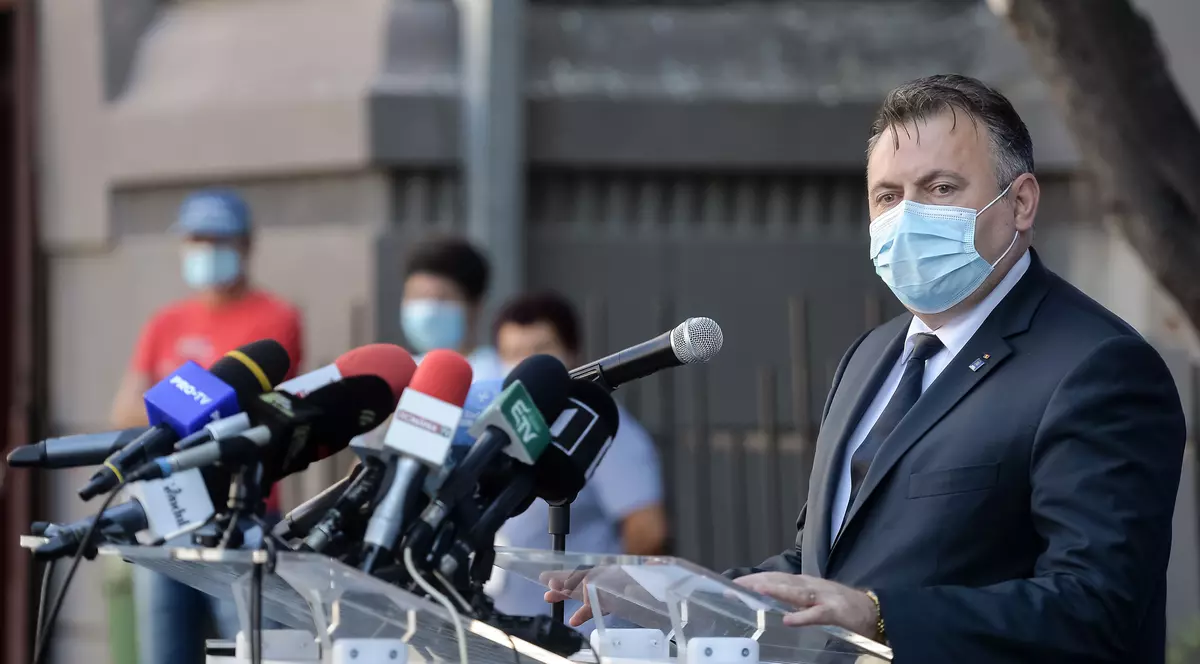 VIDEO | Reguli pentru ziua alegerilor. Nelu Tătaru:„Alegătorul cu temperatură peste 37,3 va avea o cabină de vot specială”