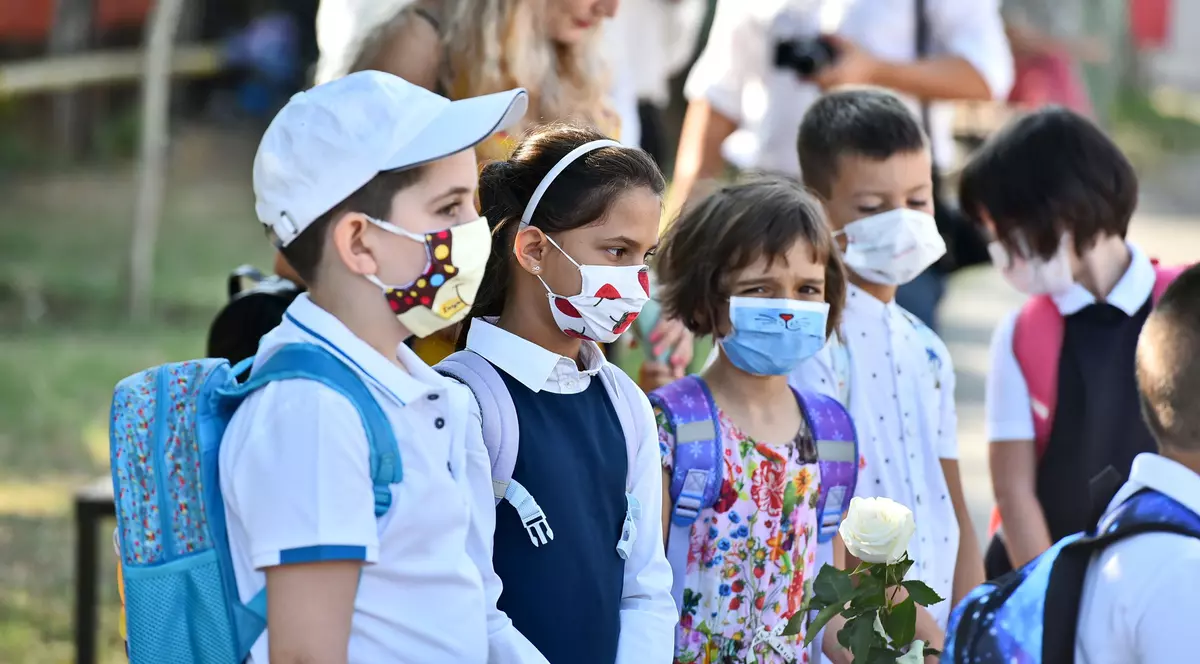 Reguli pentru festivitățile de deschidere a noului an școlar: durată limitată, mască obligatorie