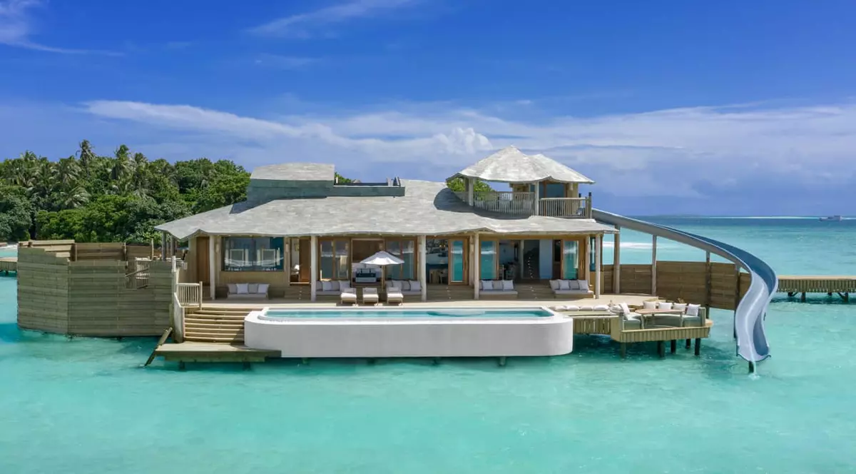 Vacanță de lux în paradisul din Oceanul Indian: cele mai mari vile construite pe apă au fost inaugurate azi într-o stațiune din Maldive
