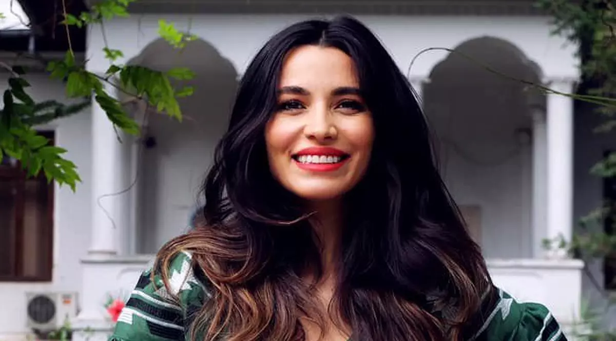 Lili Sandu s-a pozat în lenjerie intimă, la 40 de zile după ce a născut. „Mai am vreo 8 kg de dat jos”