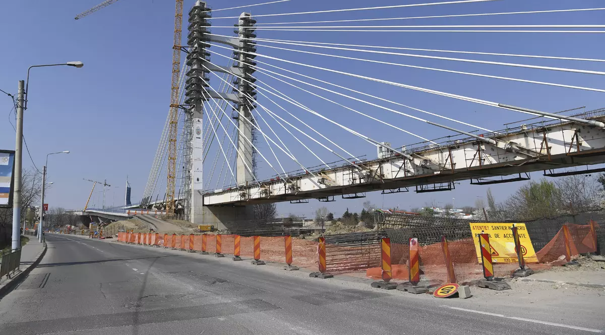 Podul către nicăieri. Care este cea mai lipsită de sens investiție mare din România