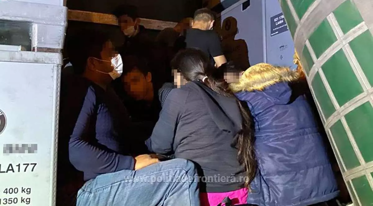 25 de migranţi, prinşi când încercau să treacă graniţa. Unde se ascundeau aceştia